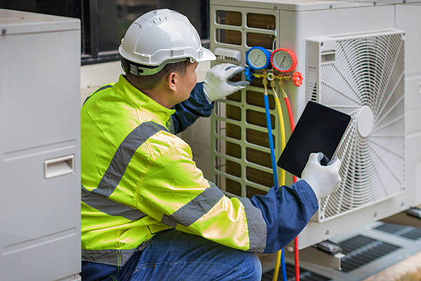 Professional Hvac technician working in Clayton, DE